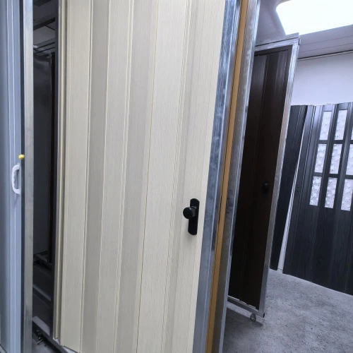 דלת קיפול PVC מותאמת אישית לעיצובי מטבח וחדר אמבטיה מסוגננים